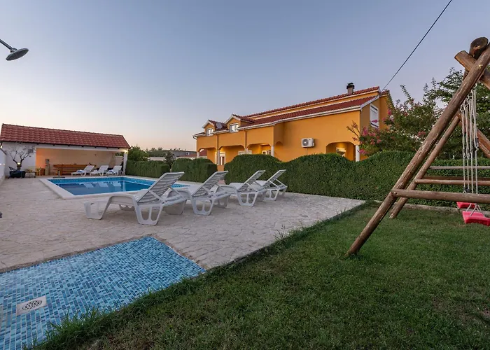 빌라 Bellezza Zadarvillas *